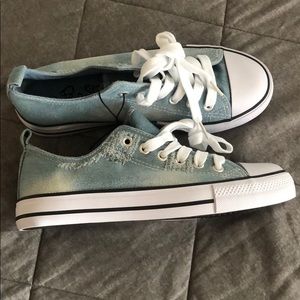 Low top sneaker